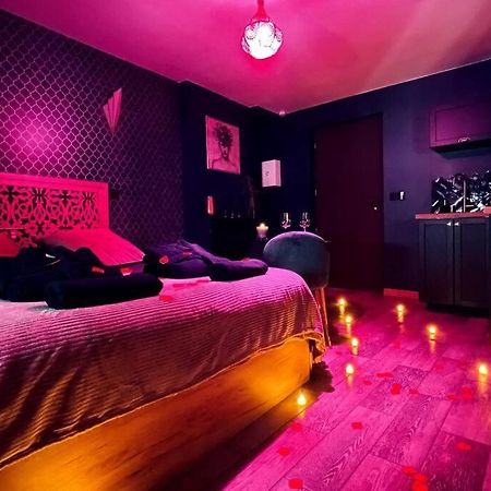 Love Room L' Orientale / Jacuzzi / Sauna Chateau-Landon Esterno foto