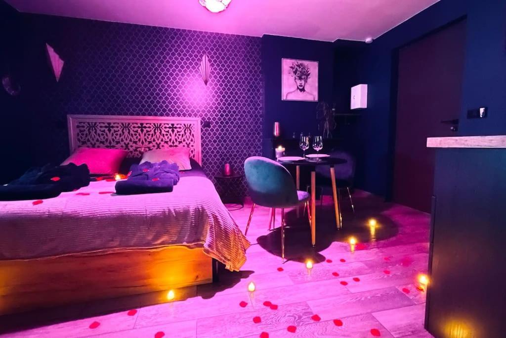 Love Room L' Orientale / Jacuzzi / Sauna Chateau-Landon Esterno foto