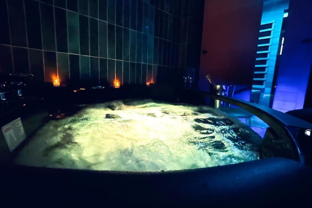 Love Room L' Orientale / Jacuzzi / Sauna Chateau-Landon Esterno foto