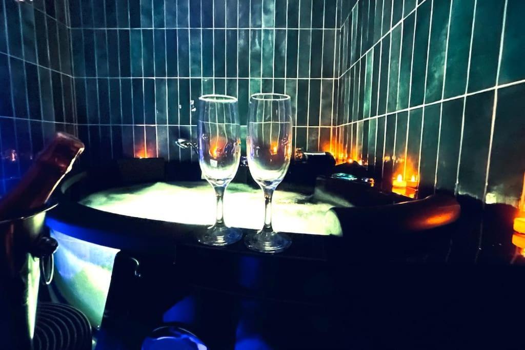 Love Room L' Orientale / Jacuzzi / Sauna Chateau-Landon Esterno foto