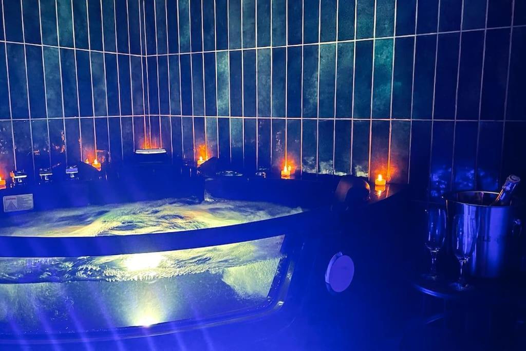 Love Room L' Orientale / Jacuzzi / Sauna Chateau-Landon Esterno foto