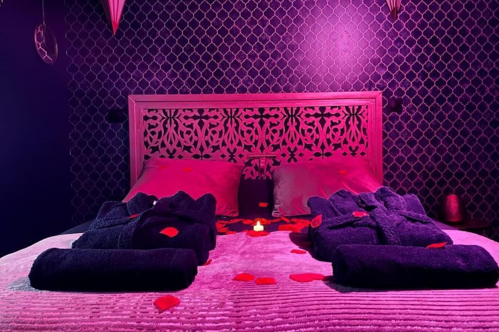 Love Room L' Orientale / Jacuzzi / Sauna Chateau-Landon Esterno foto