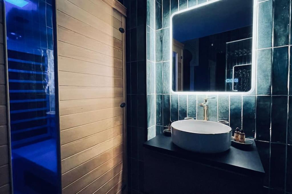 Love Room L' Orientale / Jacuzzi / Sauna Chateau-Landon Esterno foto