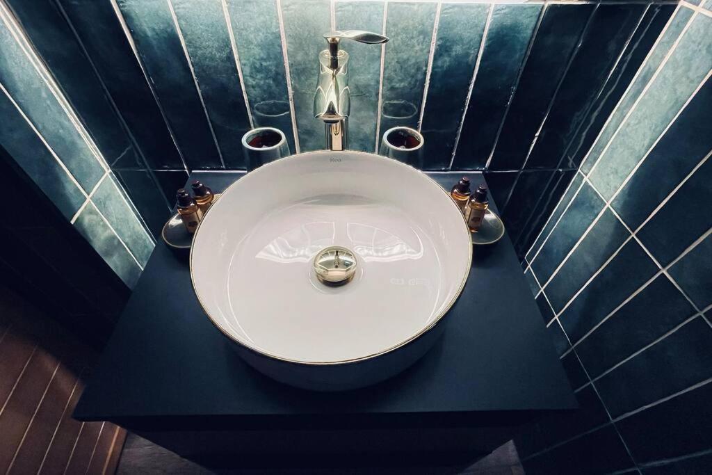 Love Room L' Orientale / Jacuzzi / Sauna Chateau-Landon Esterno foto